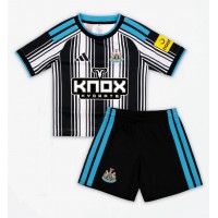 Stroje piłkarskie Newcastle United Koszulka Podstawowej dla dzieci 2026-27 Krótki Rękaw (+ szorty)